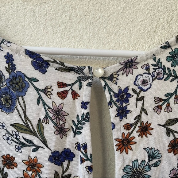 H&M short sleeve floral print casual jumpsuit in cream - Picture 9 of 9